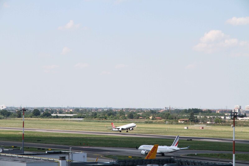 RUNWAY CLOSED AT NIGHT FROM 25/08 TO 30/09 FOR WORKS